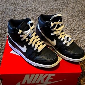 Nike Dunk High boys size 4Y black & white